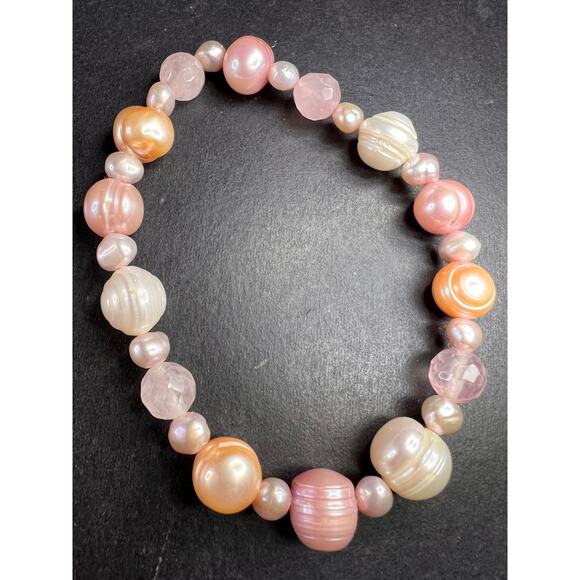 Freshwater pearl and rose quartz stretch bracelet - Picture 7 of 9